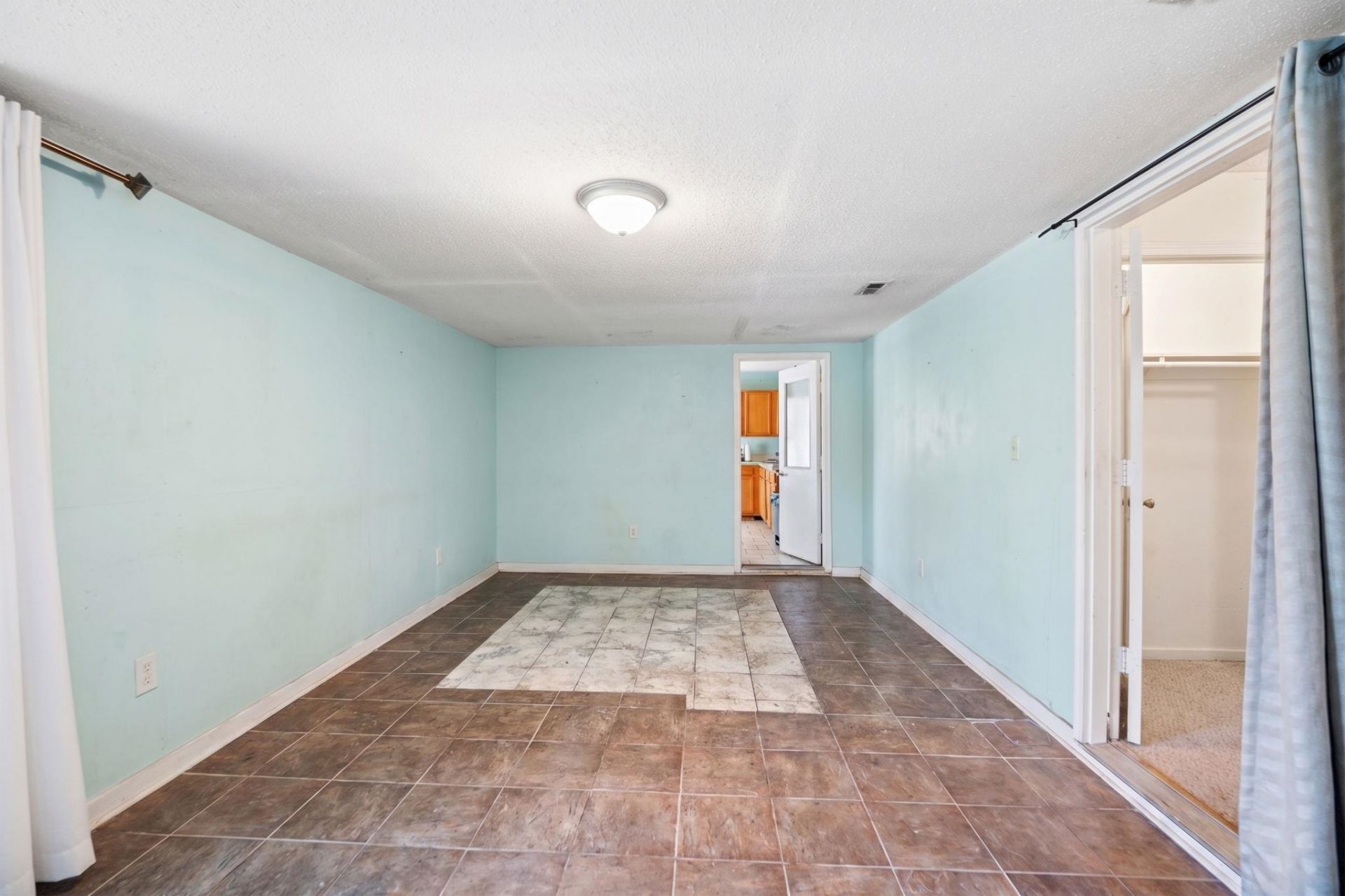 879 Pinner Pl. Photo 16