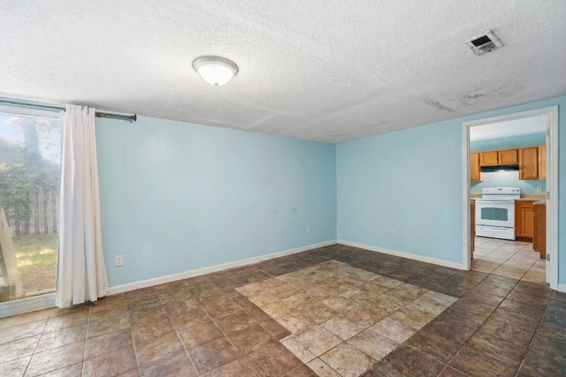 879 Pinner Pl. Photo 18
