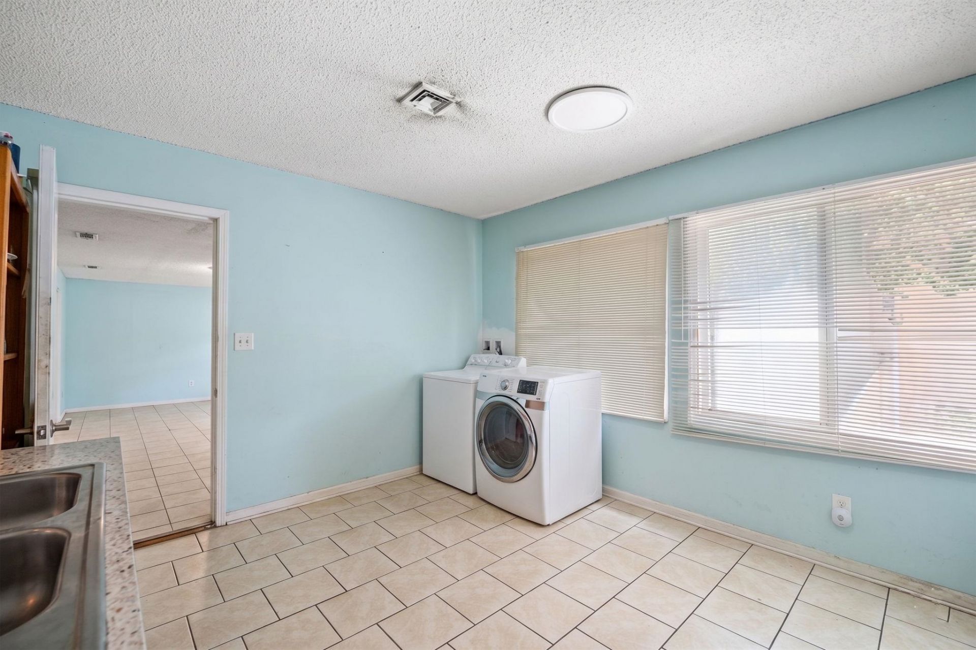 879 Pinner Pl. Photo 22