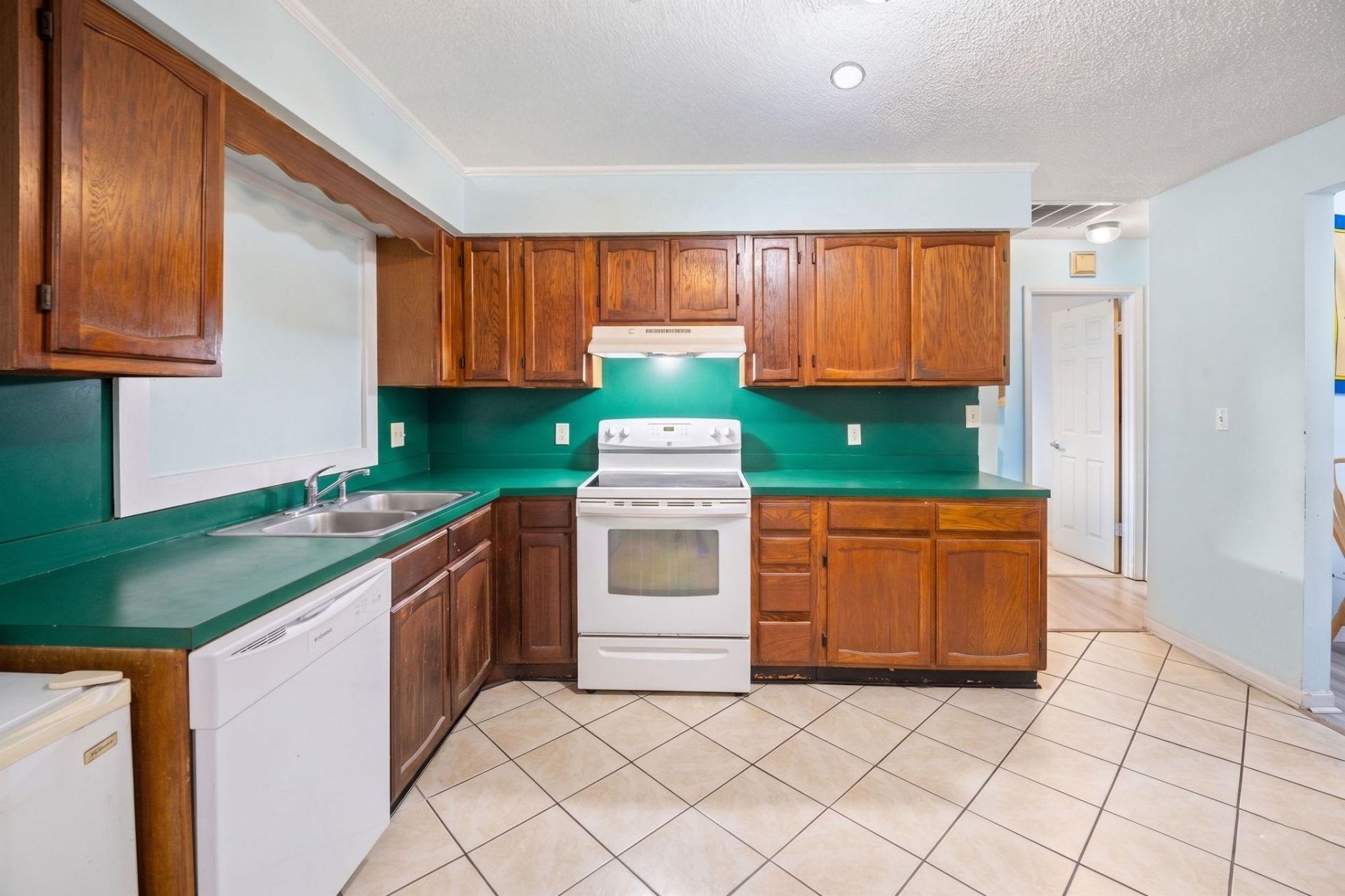 879 Pinner Pl. Photo 8