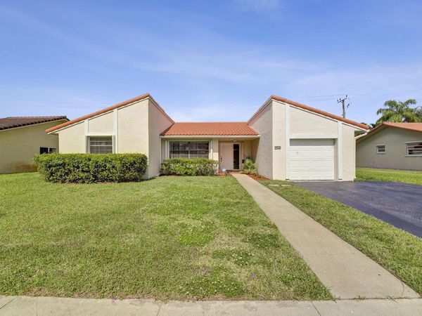 5521 SW 114 Avenue, Cooper City, FL 33330