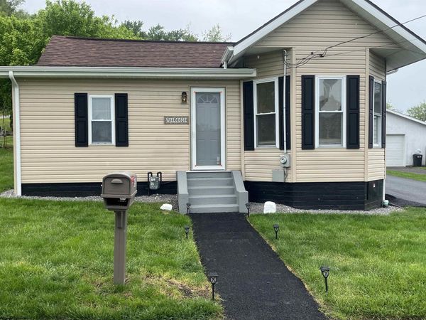 62 Oak Street, Weston, WV 26452