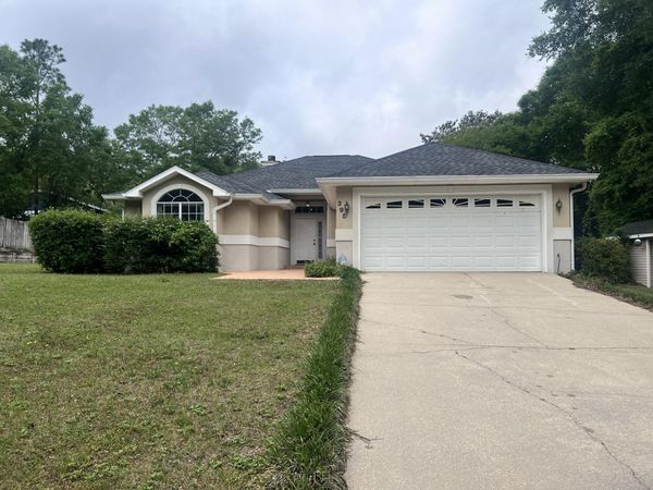 395 Lake Holley Circle, DeFuniak Springs, FL 32433