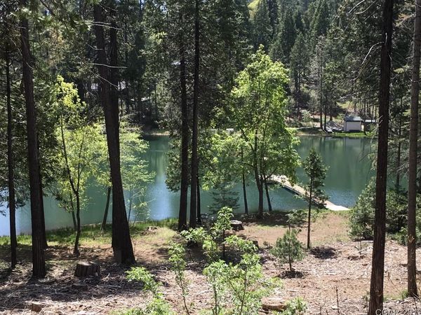 468 Mauna Kea Dr, Arnold, CA 95223