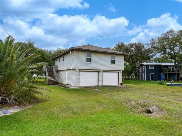 225 Swallow Drive , Palacios, TX 77465