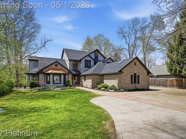 2739 Riverside Drive, Port Huron, MI 48060