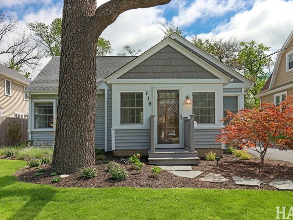 115 N Hager Avenue , Barrington, IL 60010