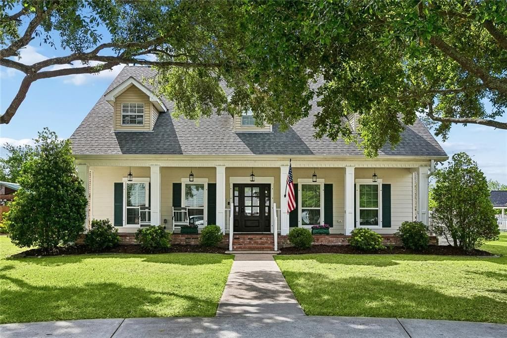 30 PECAN GROVE Lane, Meraux, LA 70075
