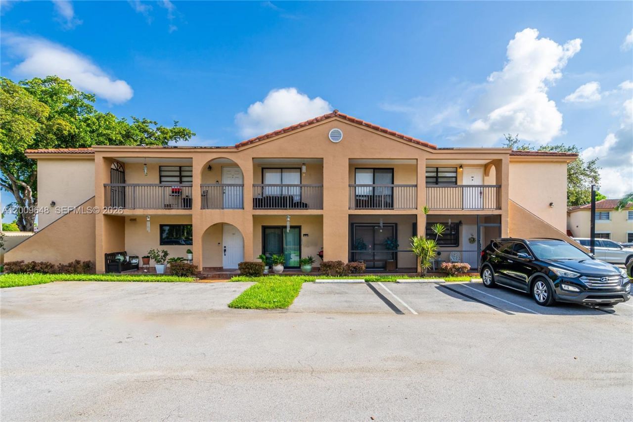 18206 Mediterranean Blvd , Unit 5-21, Hialeah, FL 33015 Photo