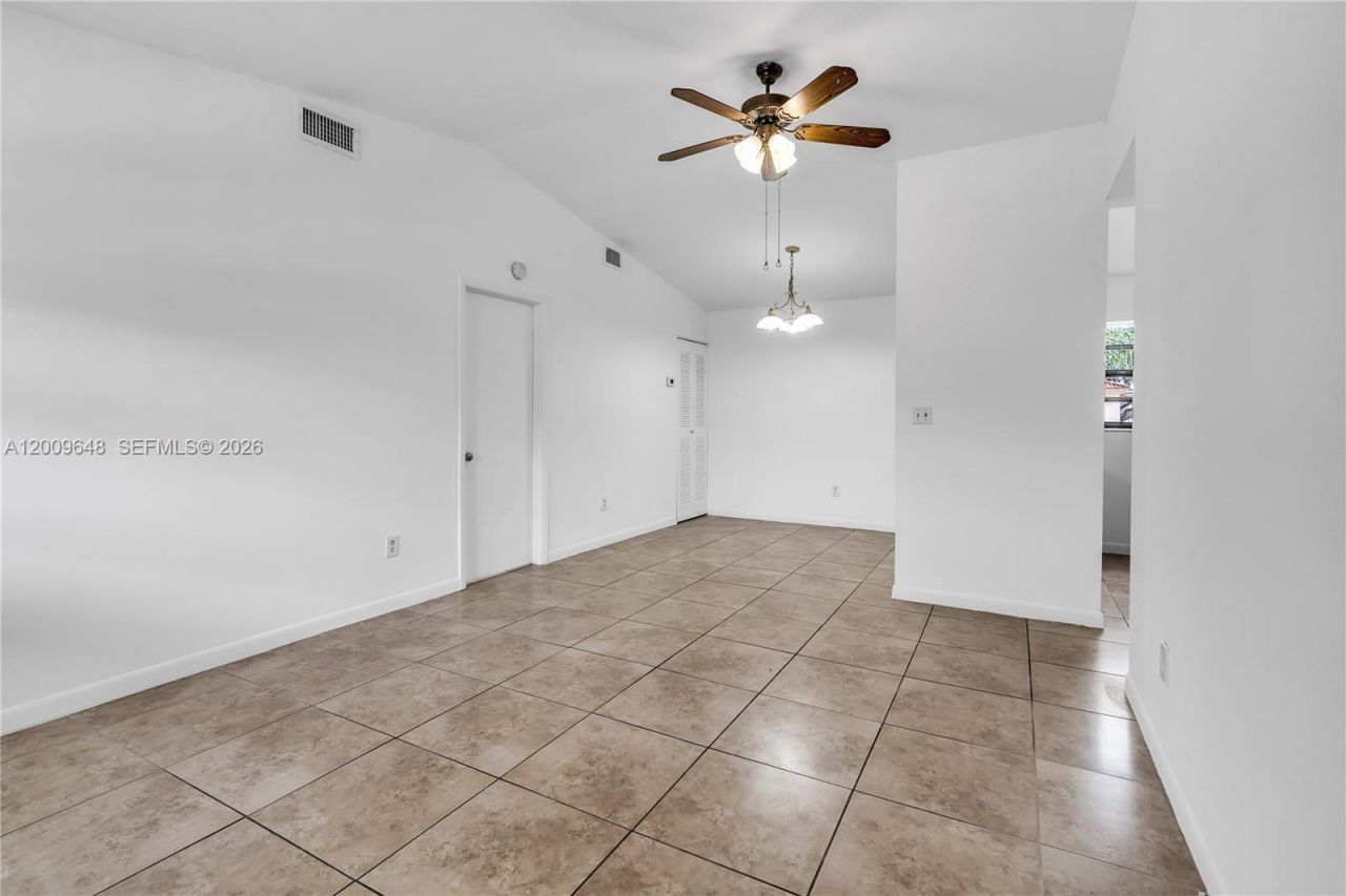 18206 Mediterranean Blvd , Unit 5-21, Hialeah, FL 33015 Photo