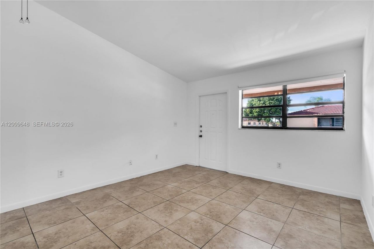 18206 Mediterranean Blvd , Unit 5-21, Hialeah, FL 33015 Photo