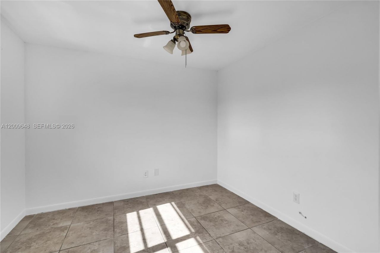 18206 Mediterranean Blvd , Unit 5-21, Hialeah, FL 33015 Photo