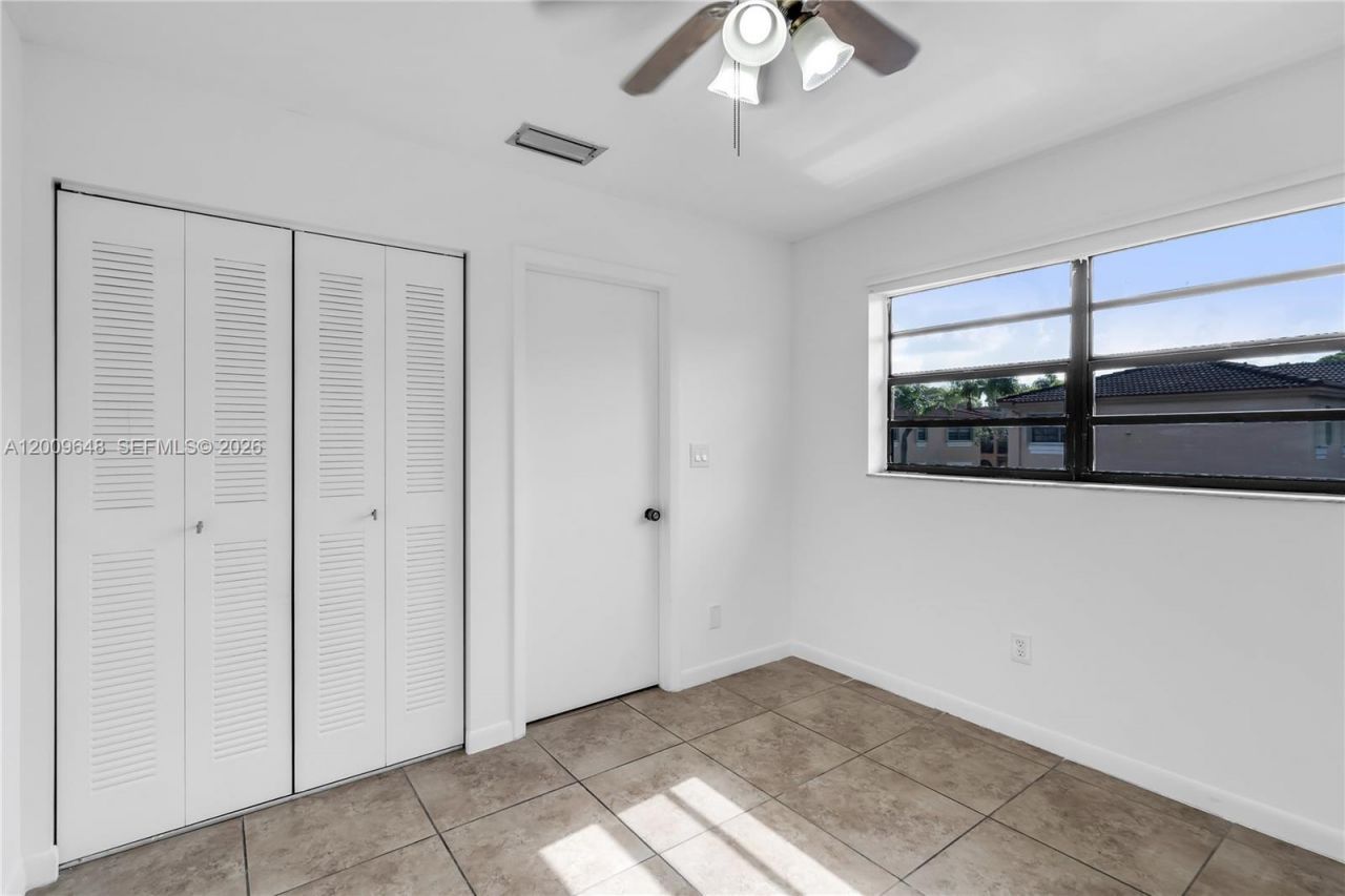 18206 Mediterranean Blvd , Unit 5-21, Hialeah, FL 33015 Photo