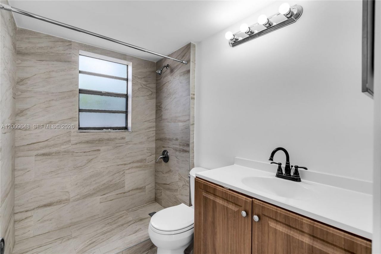 18206 Mediterranean Blvd , Unit 5-21, Hialeah, FL 33015 Photo