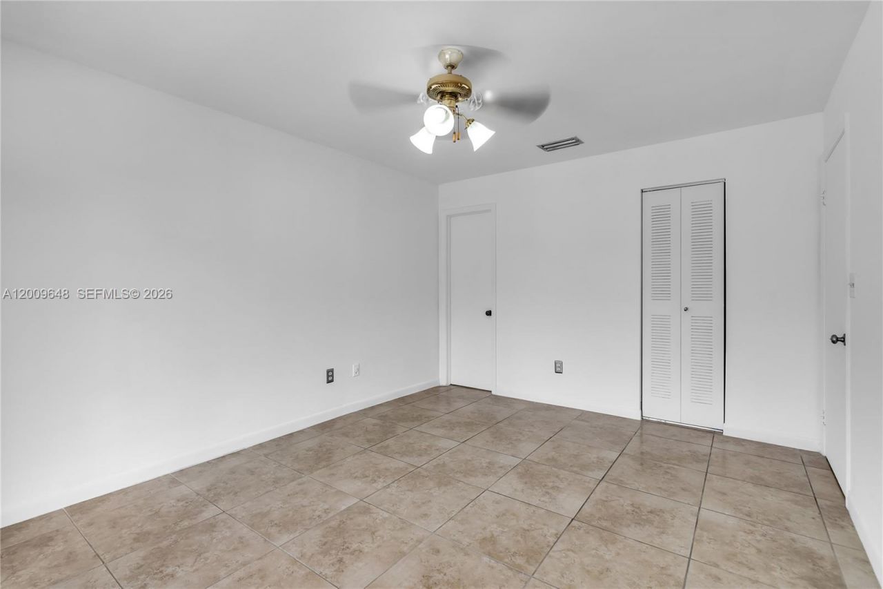 18206 Mediterranean Blvd , Unit 5-21, Hialeah, FL 33015 Photo