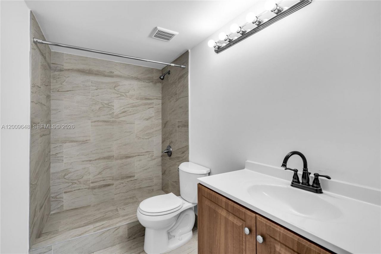18206 Mediterranean Blvd , Unit 5-21, Hialeah, FL 33015 Photo
