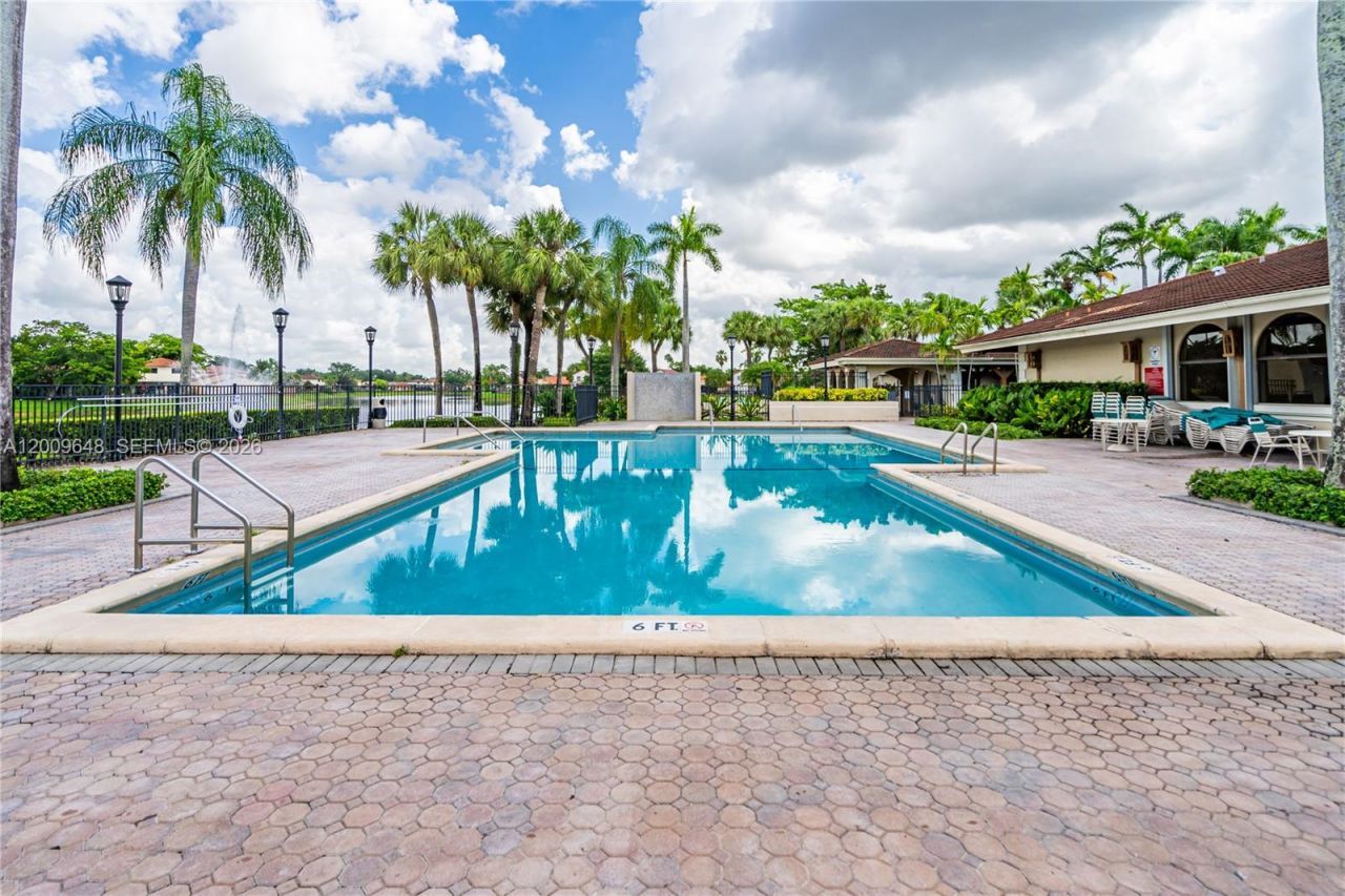 18206 Mediterranean Blvd , Unit 5-21, Hialeah, FL 33015 Photo