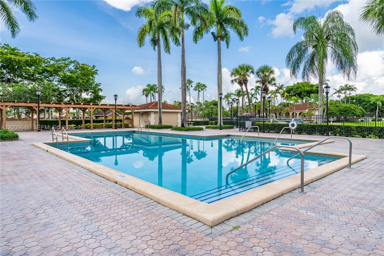 18206 Mediterranean Blvd , Unit 5-21, Hialeah, FL 33015 Photo
