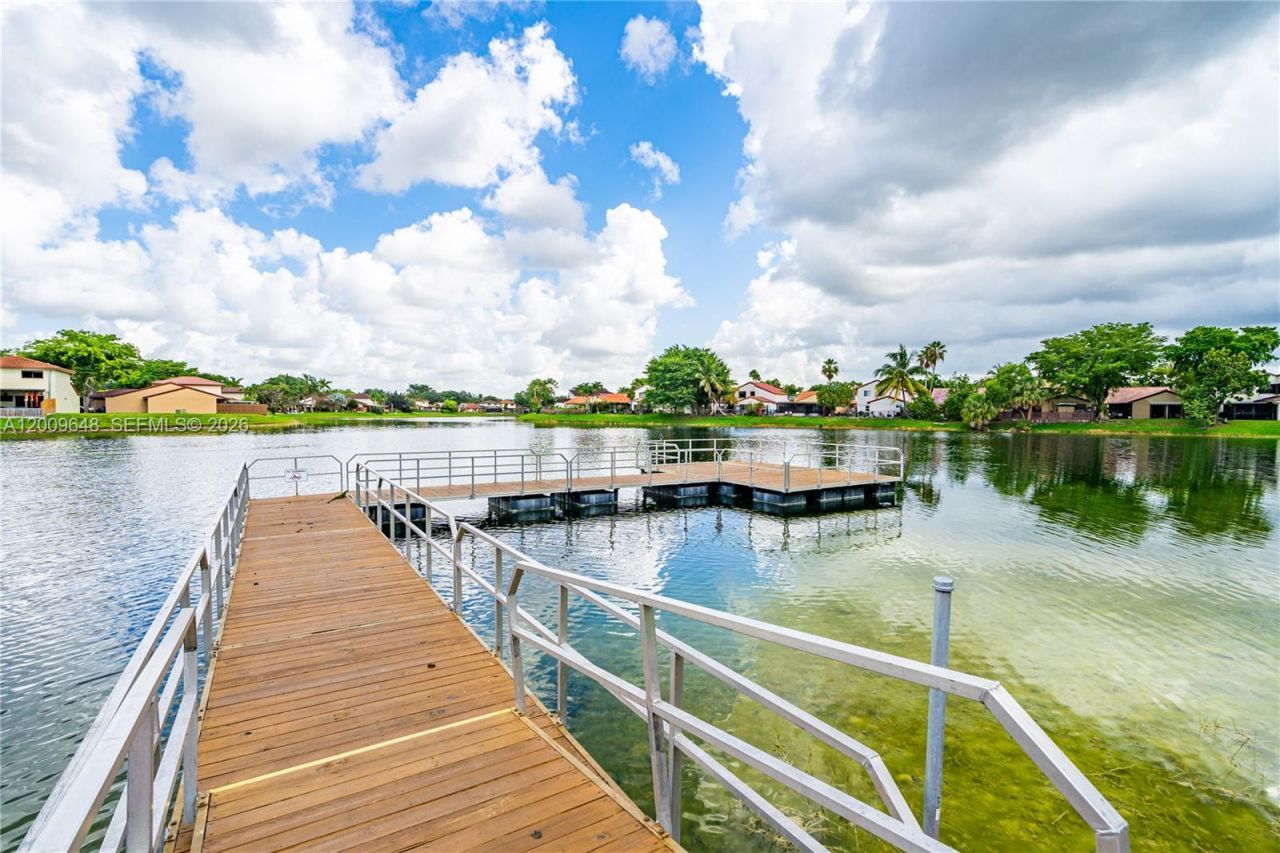 18206 Mediterranean Blvd , Unit 5-21, Hialeah, FL 33015 Photo