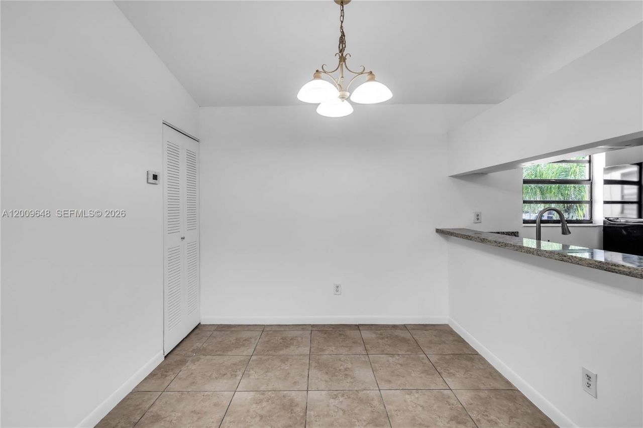 18206 Mediterranean Blvd , Unit 5-21, Hialeah, FL 33015 Photo