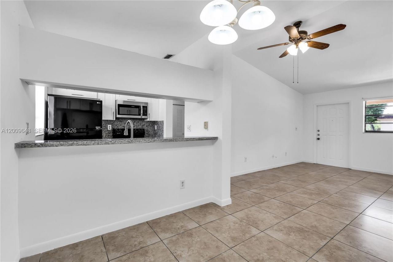 18206 Mediterranean Blvd , Unit 5-21, Hialeah, FL 33015 Photo