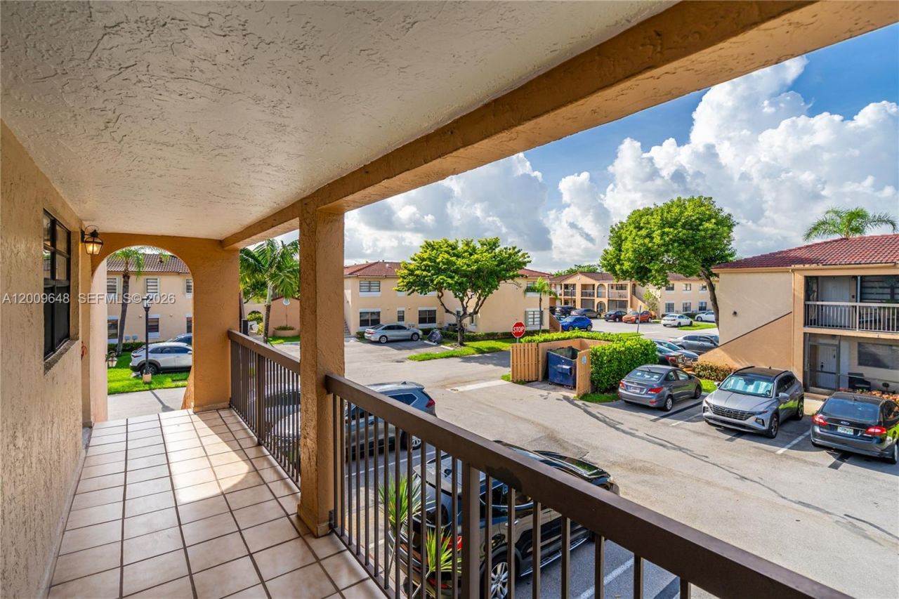 18206 Mediterranean Blvd , Unit 5-21, Hialeah, FL 33015 Photo