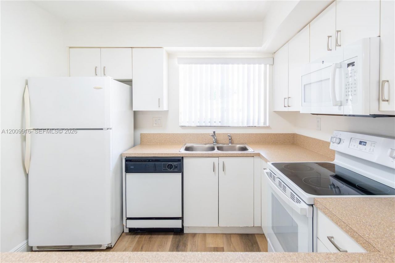 14905 SW 80th St , Unit 212, Miami, FL 33193 Photo