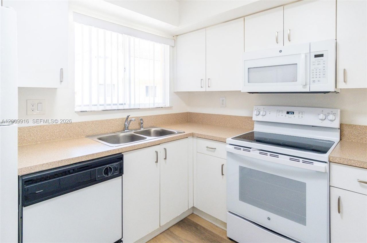 14905 SW 80th St , Unit 212, Miami, FL 33193 Photo