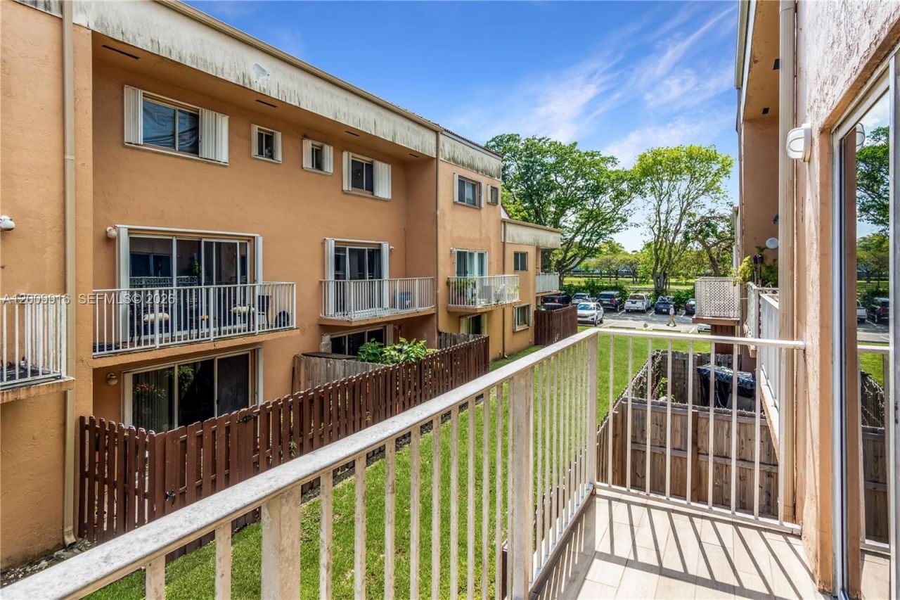 14905 SW 80th St , Unit 212, Miami, FL 33193 Photo