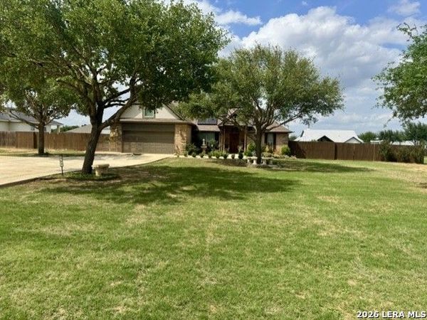 157 W MEDIUM MEADOW DR, Lytle, TX 78052