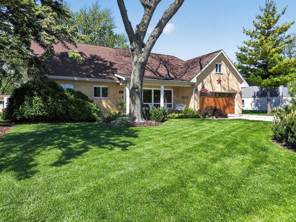 700 E Turner Avenue , Roselle, IL 60172