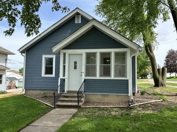 32 S Stephens Street , Preston, IA 52069
