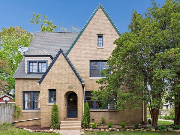 726 W Highland Avenue , Elgin, IL 60123