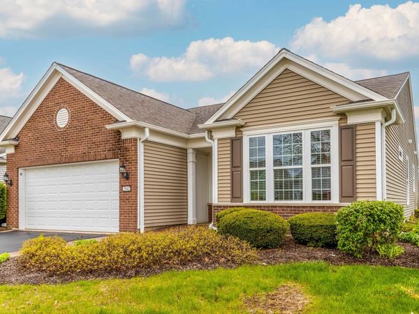 2942 Ravinia Circle , Mundelein, IL 60060