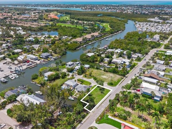 Orange ST, NAPLES, FL 34112