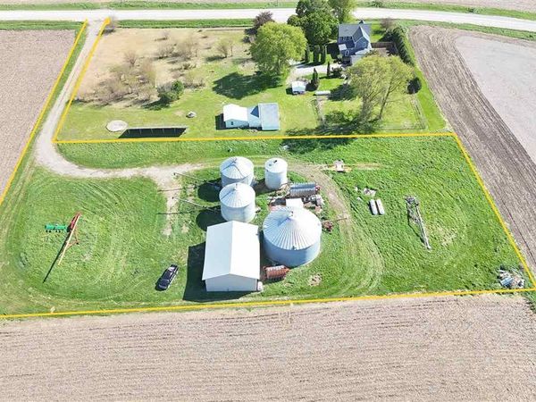 435 Buckeye Rd, West Liberty, IA 52776