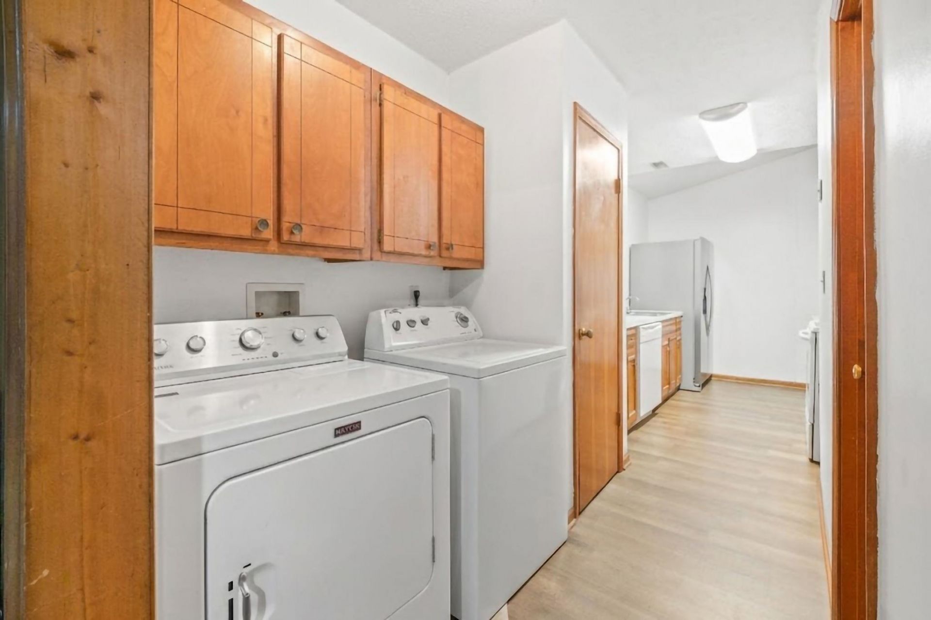 887 Pinner Pl.  Photo 5