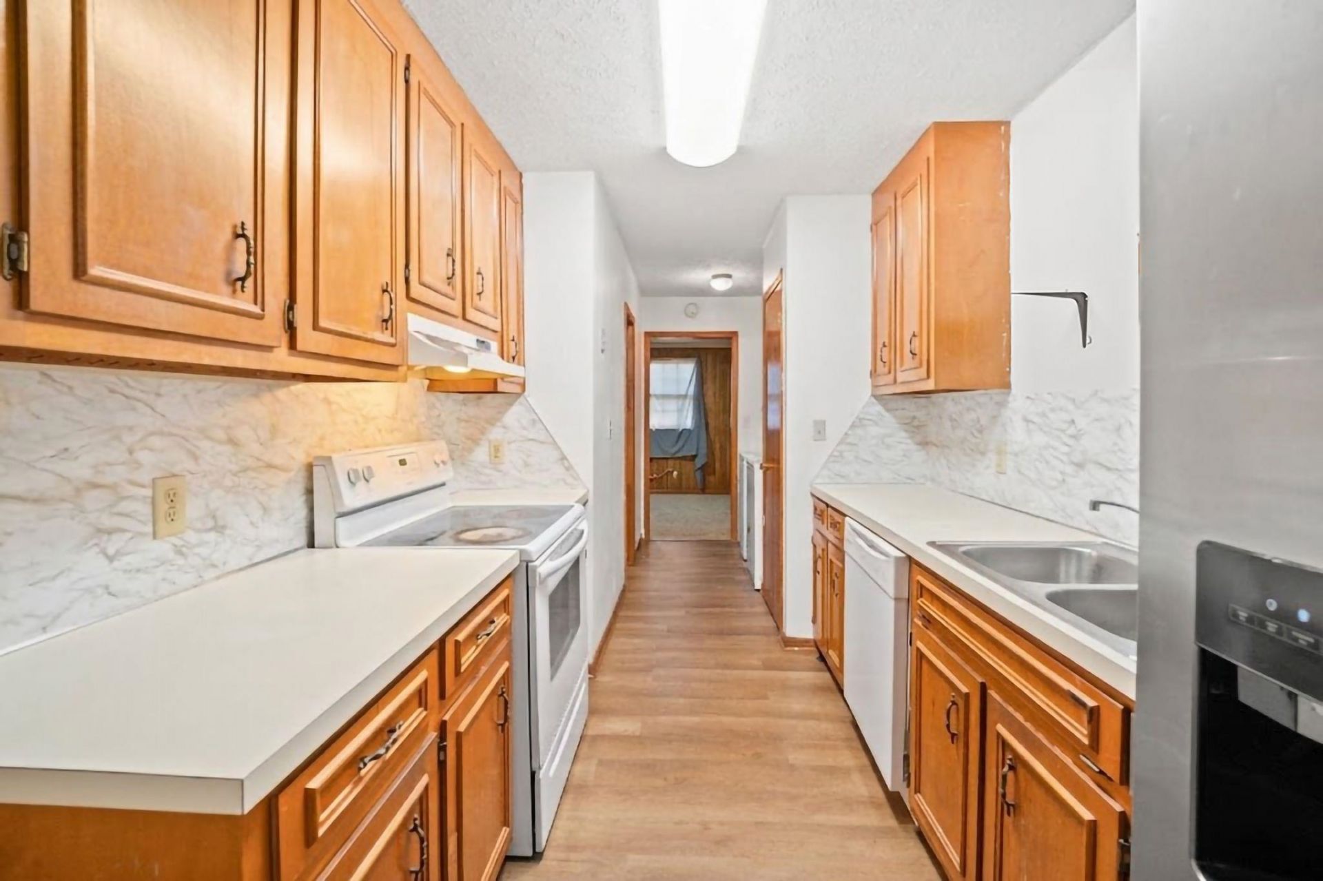 887 Pinner Pl.  Photo 6