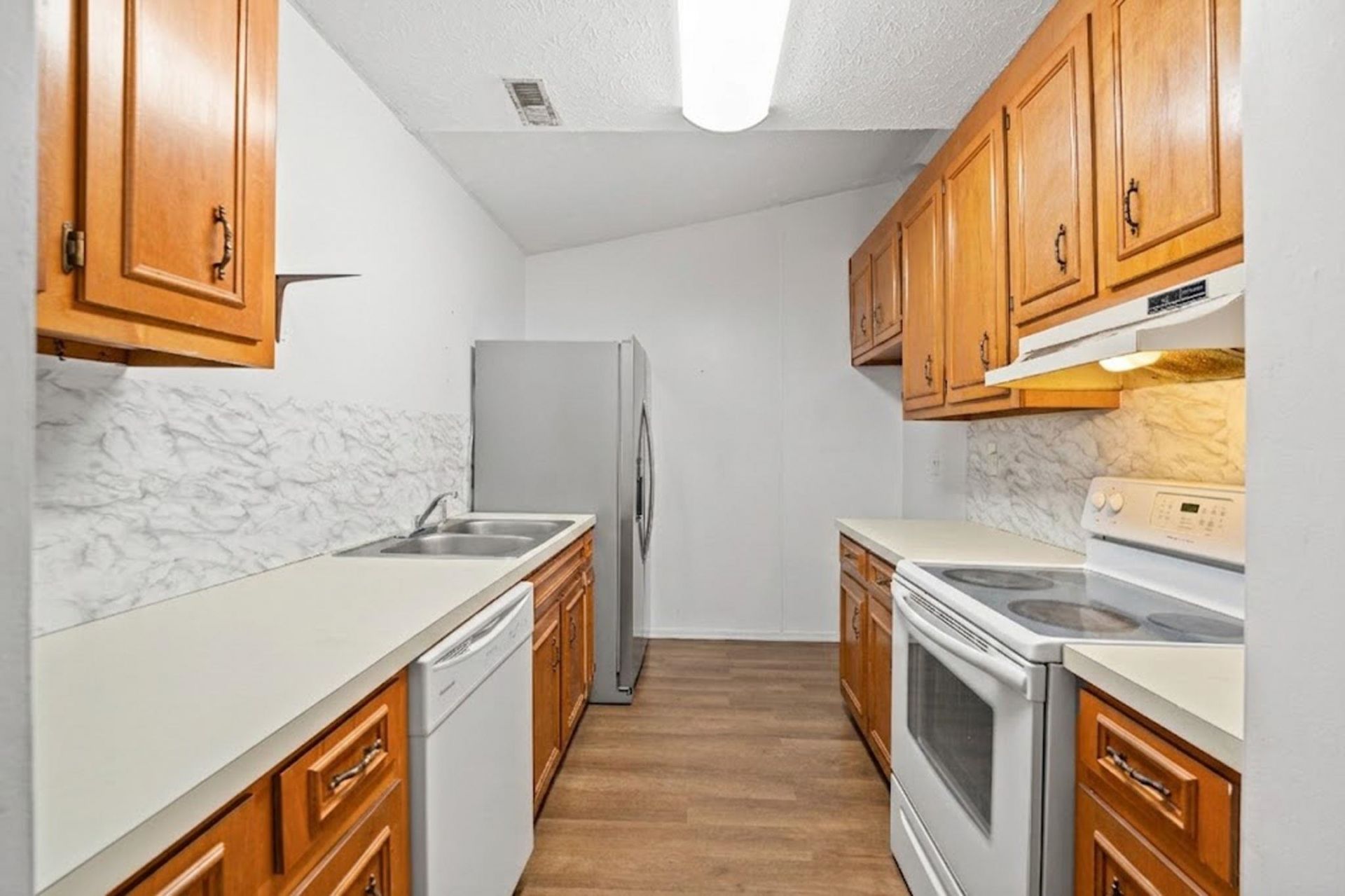 887 Pinner Pl.  Photo 7