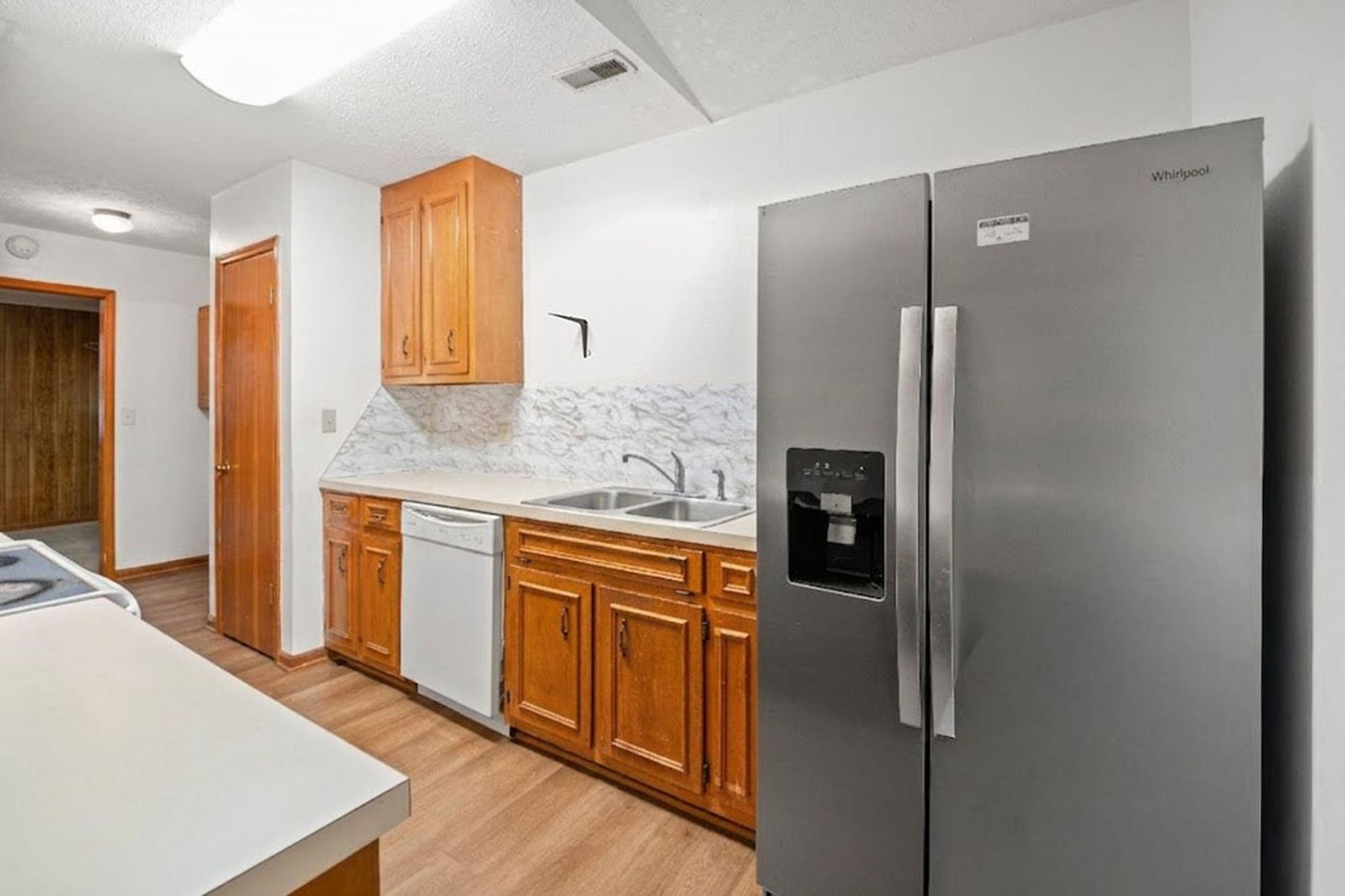 887 Pinner Pl.  Photo 9