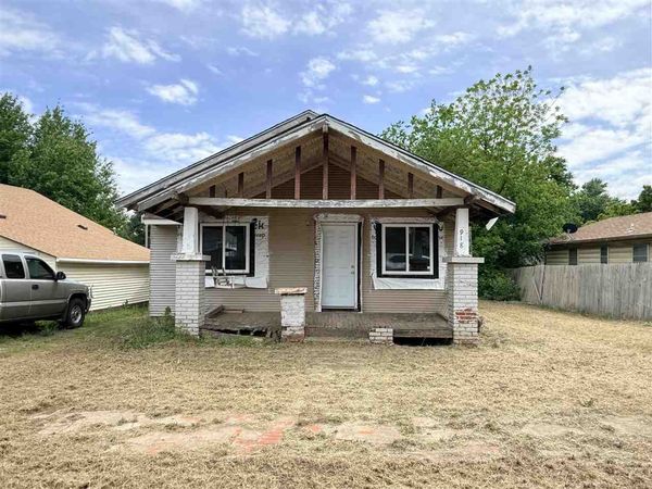 918 Holly, Perry, OK 73077