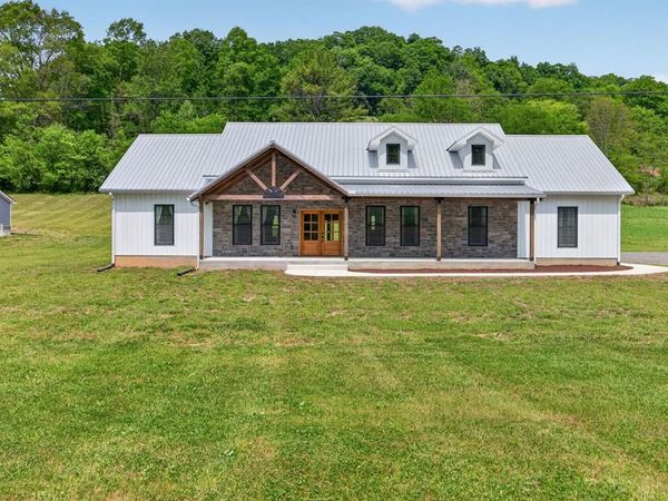 53 Kemp Hollow Rd, Pleasant Shade, TN 37145