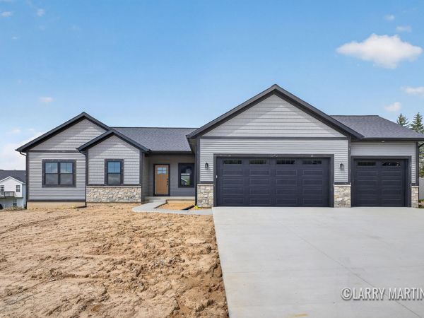 1845 Stratford Lane NW, Grand Rapids, MI 49534