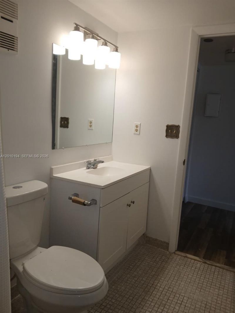 1300 Saint Charles Pl, Unit 222, Pembroke Pines, FL 33026 Photo