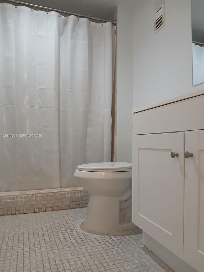 1300 Saint Charles Pl, Unit 222, Pembroke Pines, FL 33026 Photo