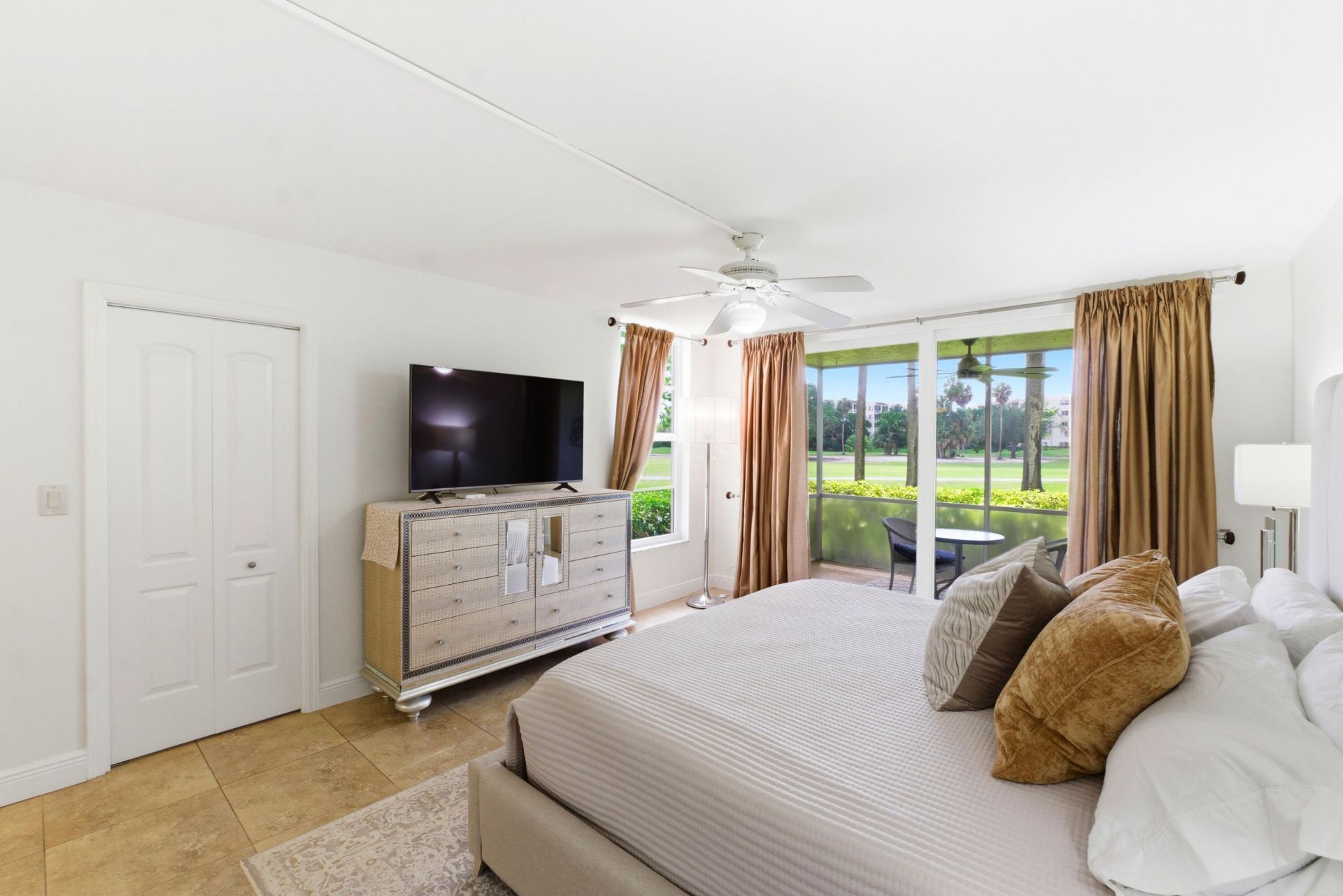 3800 Oaks Clubhouse Drive, Unit 106, Pompano Beach, FL 33069 Photo