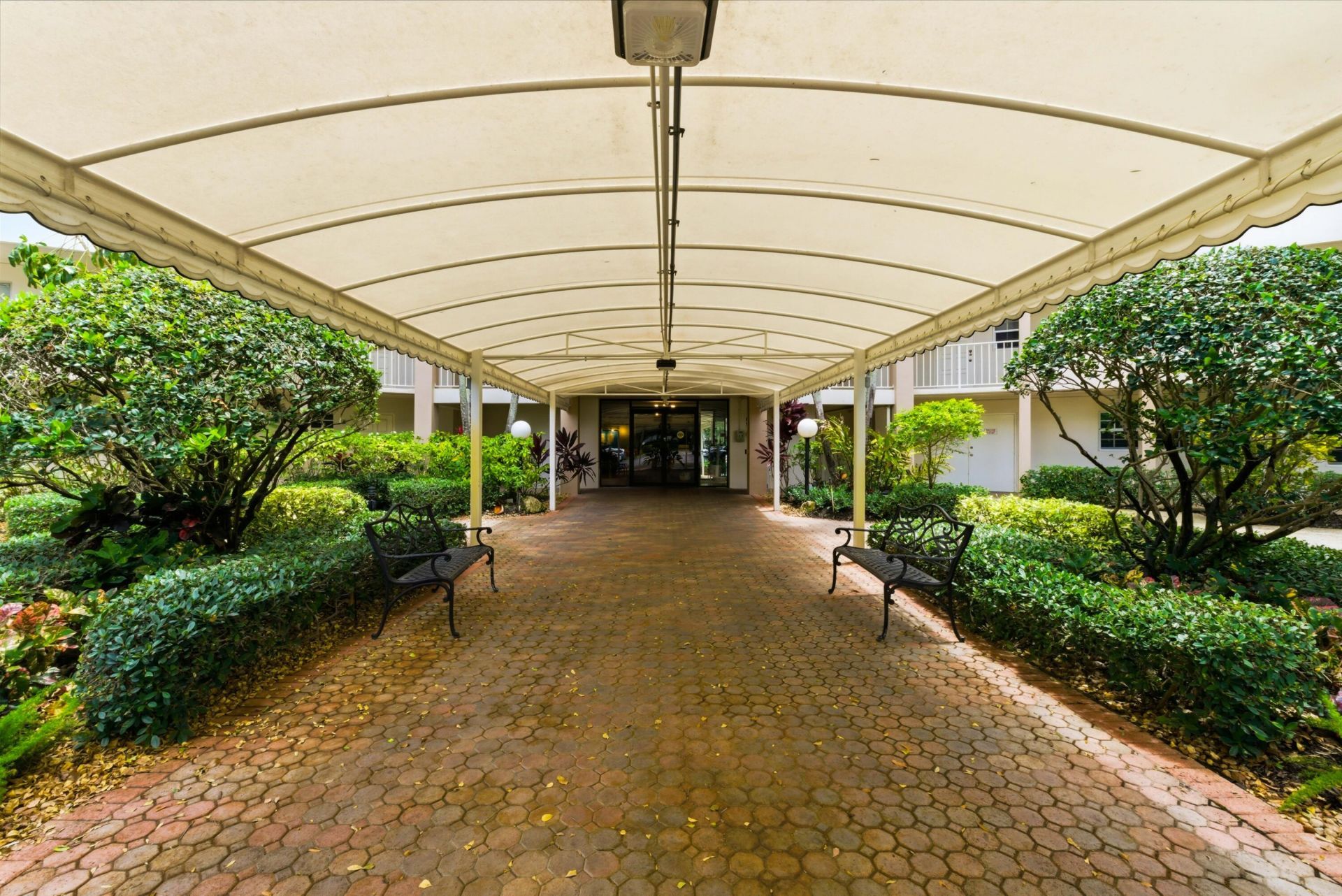 3800 Oaks Clubhouse Drive, Unit 106, Pompano Beach, FL 33069 Photo
