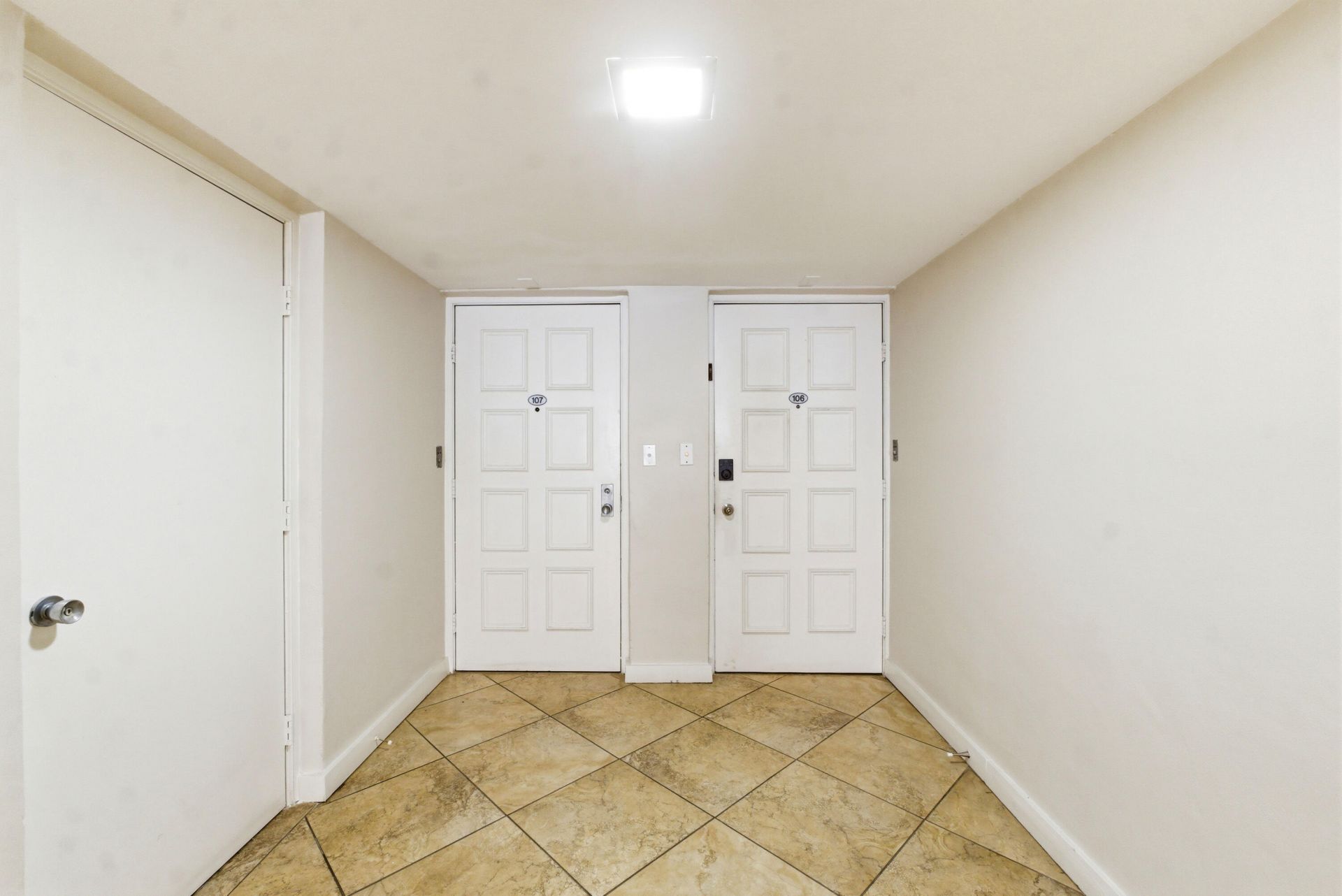 3800 Oaks Clubhouse Drive, Unit 106, Pompano Beach, FL 33069 Photo