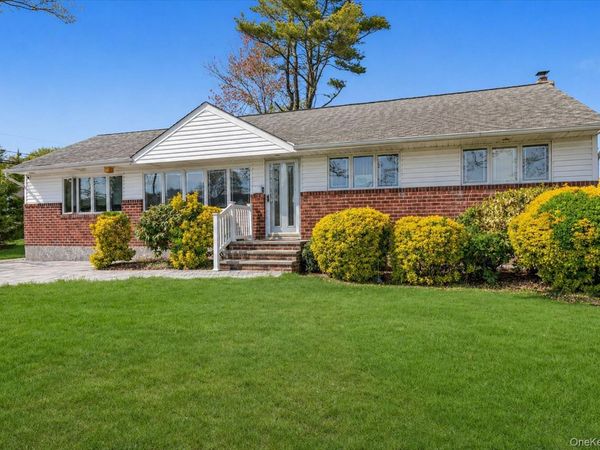 26 Sheridan Street , Old Bethpage, NY 11804