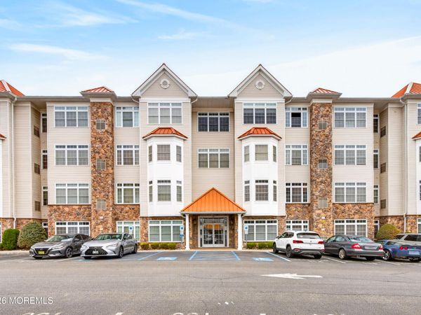102 E Elizabeth Avenue, Unit 303, Linden City, NJ 07036